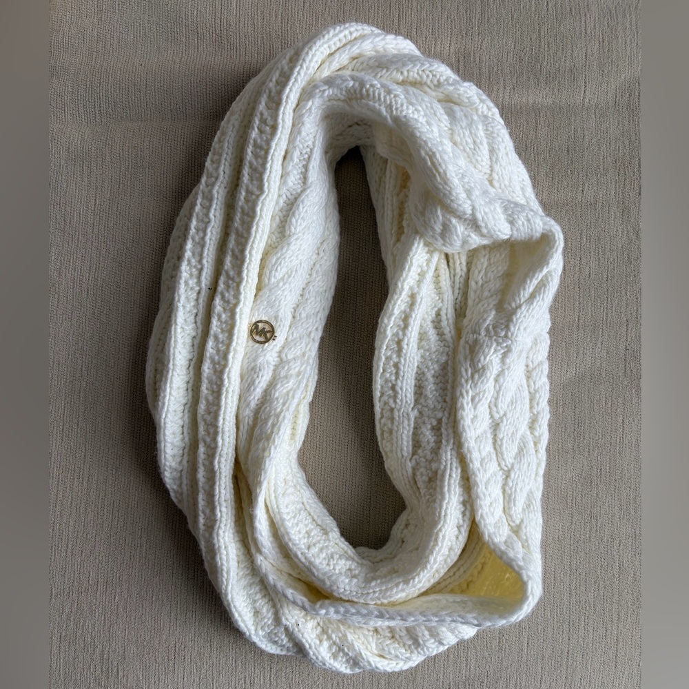 Michael Kors White Knit Infinity Scarf New Condition